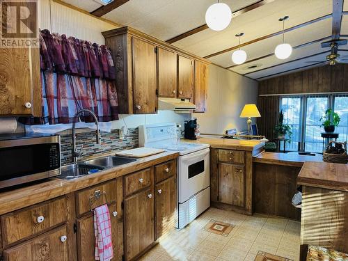 17 770 N 11Th Avenue, Williams Lake, BC - Indoor Photo Showing Kitchen With Double Sink