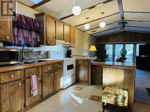 17 770 N 11Th Avenue, Williams Lake, BC - Indoor Photo Showing Kitchen