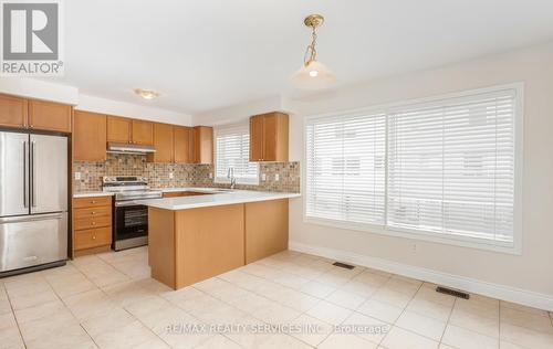 119 Decker Hollow Circle, Brampton, ON - Indoor Photo Showing Kitchen