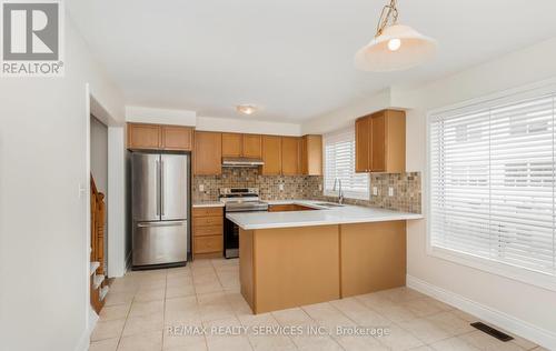 119 Decker Hollow Circle, Brampton, ON - Indoor Photo Showing Kitchen