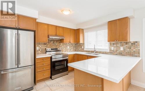 119 Decker Hollow Circle, Brampton, ON - Indoor Photo Showing Kitchen With Stainless Steel Kitchen