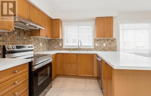 119 Decker Hollow Circle, Brampton, ON - Indoor Photo Showing Kitchen