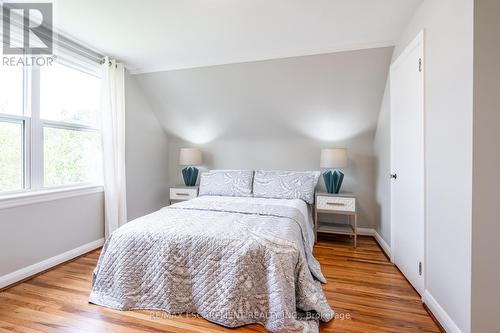 16 Burns Place, Hamilton (Raleigh), ON - Indoor Photo Showing Bedroom