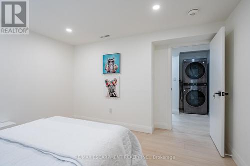 16 Burns Place, Hamilton, ON - Indoor Photo Showing Bedroom