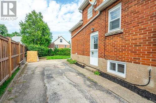 16 Burns Place, Hamilton, ON - Outdoor With Exterior