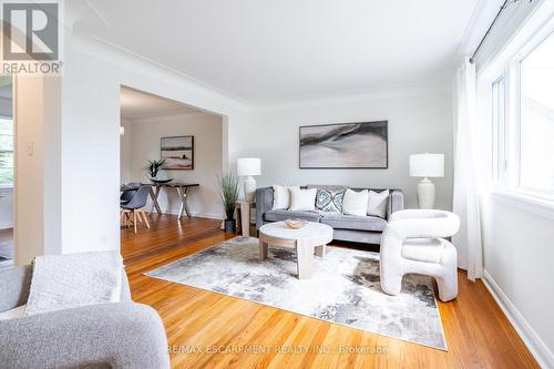 16 Burns Place, Hamilton (Raleigh), ON - Indoor Photo Showing Living Room