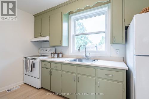 16 Burns Place, Hamilton (Raleigh), ON - Indoor Photo Showing Kitchen