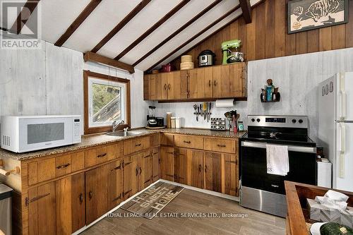 3 - 566237 Sideroad 7A, Grey Highlands (Markdale), ON - Indoor Photo Showing Kitchen