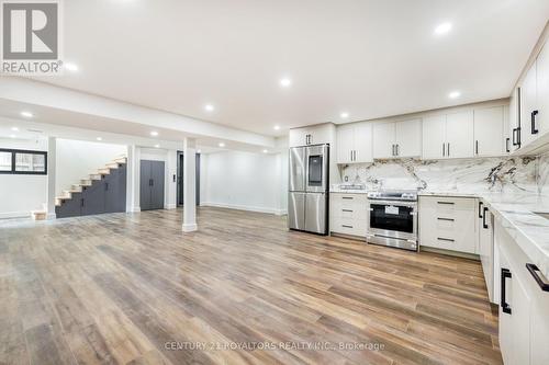 47 Moore Street, Brampton, ON - Indoor Photo Showing Kitchen With Upgraded Kitchen