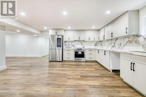 47 Moore Street, Brampton (Bram West), ON - Indoor Photo Showing Kitchen With Upgraded Kitchen