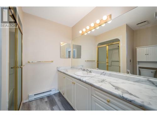 877 Klo Road Unit# 221, Kelowna, BC - Indoor Photo Showing Bathroom