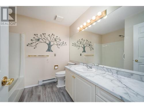 877 Klo Road Unit# 221, Kelowna, BC - Indoor Photo Showing Bathroom