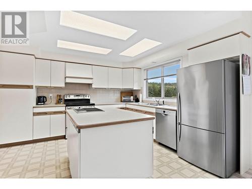 2645 Golf View Place, Blind Bay, BC - Indoor Photo Showing Kitchen With Double Sink