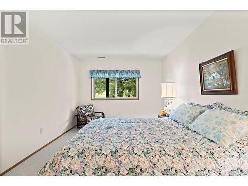 2645 Golf View Place, Blind Bay, BC - Indoor Photo Showing Bedroom