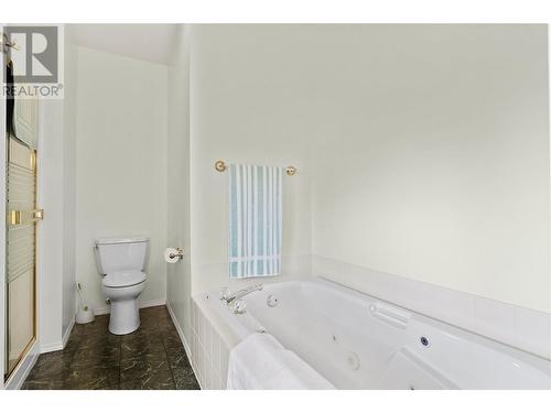 2645 Golf View Place, Blind Bay, BC - Indoor Photo Showing Bathroom