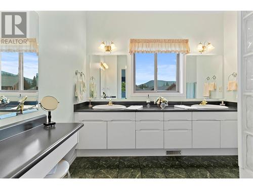 2645 Golf View Place, Blind Bay, BC - Indoor Photo Showing Bathroom