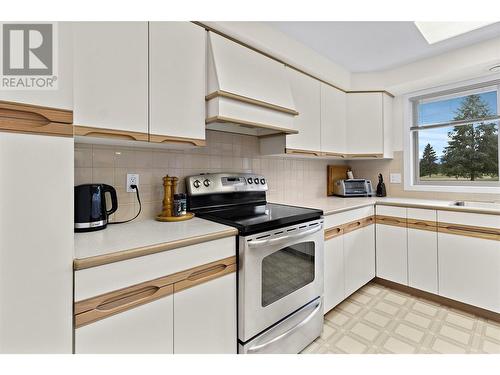 2645 Golf View Place, Blind Bay, BC - Indoor Photo Showing Kitchen