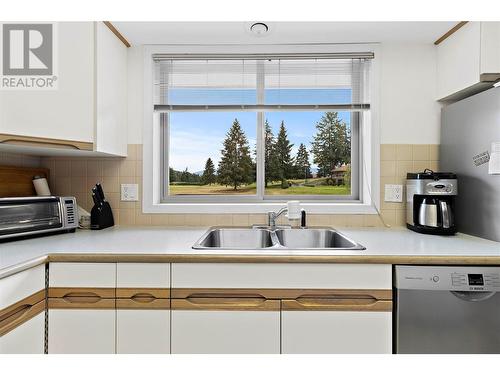 2645 Golf View Place, Blind Bay, BC - Indoor Photo Showing Kitchen With Double Sink