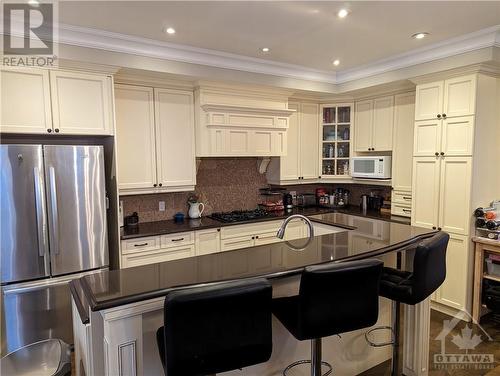 302 Byron Avenue, Ottawa, ON - Indoor Photo Showing Kitchen With Upgraded Kitchen