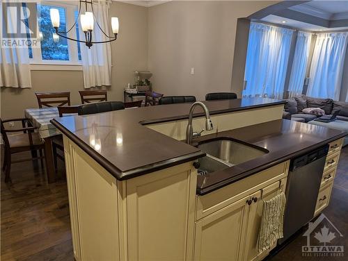 302 Byron Avenue, Ottawa, ON - Indoor Photo Showing Kitchen