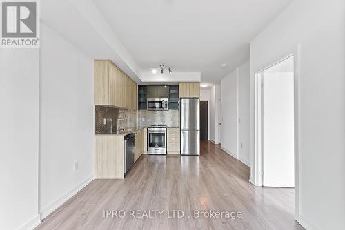 602 - 10 De Boers Drive, Toronto (York University Heights), ON - Indoor Photo Showing Kitchen