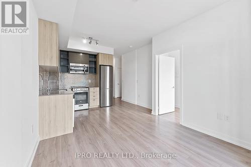 602 - 10 De Boers Drive, Toronto (York University Heights), ON - Indoor Photo Showing Kitchen