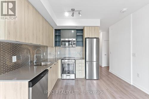 602 - 10 De Boers Drive, Toronto (York University Heights), ON - Indoor Photo Showing Kitchen With Upgraded Kitchen