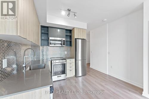 602 - 10 De Boers Drive, Toronto (York University Heights), ON - Indoor Photo Showing Kitchen With Upgraded Kitchen