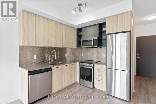 602 - 10 De Boers Drive, Toronto (York University Heights), ON - Indoor Photo Showing Kitchen With Upgraded Kitchen