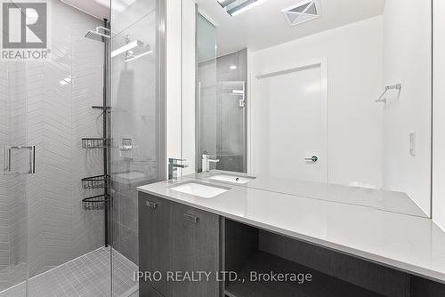 602 - 10 De Boers Drive, Toronto (York University Heights), ON - Indoor Photo Showing Bathroom