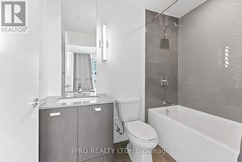 602 - 10 De Boers Drive, Toronto (York University Heights), ON - Indoor Photo Showing Bathroom