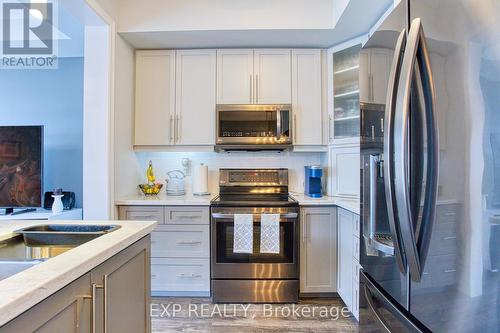 61 Waterview Lane, Grimsby, ON - Indoor Photo Showing Kitchen With Double Sink