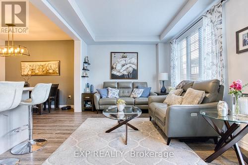 61 Waterview Lane, Grimsby, ON - Indoor Photo Showing Living Room