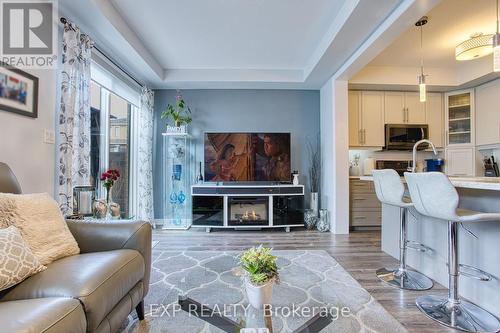 61 Waterview Lane, Grimsby, ON - Indoor Photo Showing Living Room