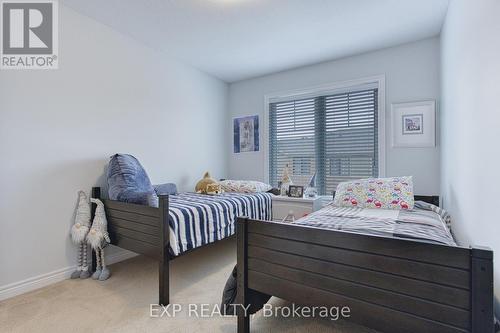 61 Waterview Lane, Grimsby, ON - Indoor Photo Showing Bedroom