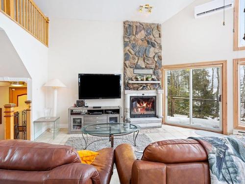 Living room - 49 Ch. Cadieux, La Minerve, QC - Indoor Photo Showing Living Room With Fireplace