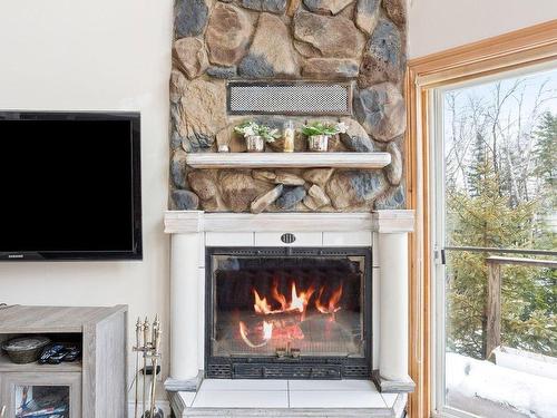 Living room - 49 Ch. Cadieux, La Minerve, QC - Indoor Photo Showing Living Room With Fireplace