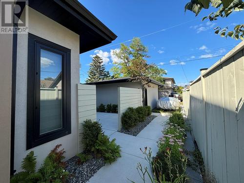 840 Wardlaw Avenue Unit# 4, Kelowna, BC - Outdoor With Exterior