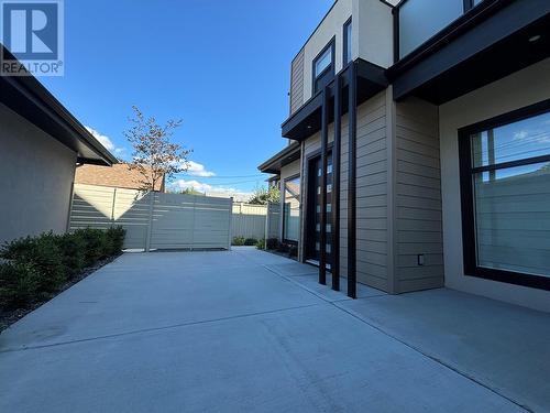 840 Wardlaw Avenue Unit# 4, Kelowna, BC - Outdoor With Exterior