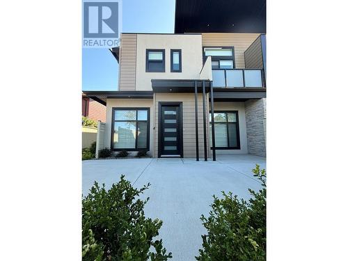 840 Wardlaw Avenue Unit# 4, Kelowna, BC - Outdoor With Facade