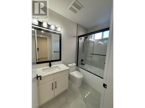 840 Wardlaw Avenue Unit# 4, Kelowna, BC - Indoor Photo Showing Bathroom