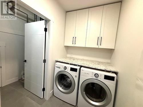 840 Wardlaw Avenue Unit# 4, Kelowna, BC - Indoor Photo Showing Laundry Room