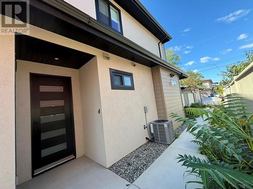 840 Wardlaw Avenue Unit# 4, Kelowna, BC - Outdoor With Exterior