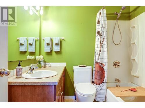 2890 Jarvis Street, Armstrong, BC - Indoor Photo Showing Bathroom