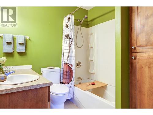 2890 Jarvis Street, Armstrong, BC - Indoor Photo Showing Bathroom