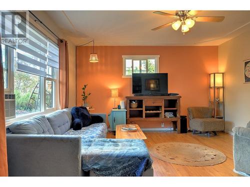 2890 Jarvis Street, Armstrong, BC - Indoor Photo Showing Living Room