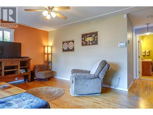 2890 Jarvis Street, Armstrong, BC - Indoor Photo Showing Living Room