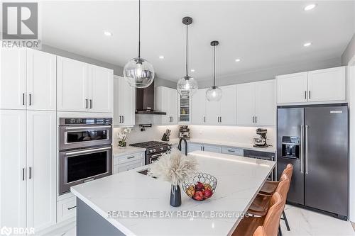 45 Wood Crescent, Essa (Angus), ON - Indoor Photo Showing Kitchen With Upgraded Kitchen