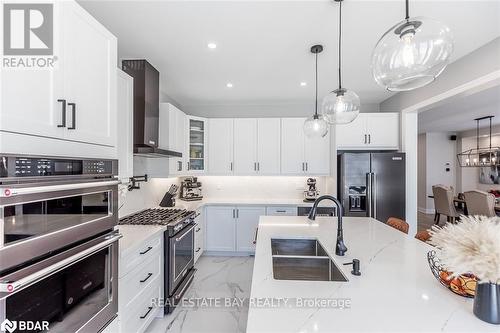 45 Wood Crescent, Essa (Angus), ON - Indoor Photo Showing Kitchen With Upgraded Kitchen