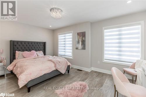 45 Wood Crescent, Essa (Angus), ON - Indoor Photo Showing Bedroom